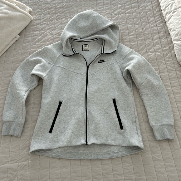 Nike women’s Sportswear Tech Fleece Windrunner L - Picture 1 of 9